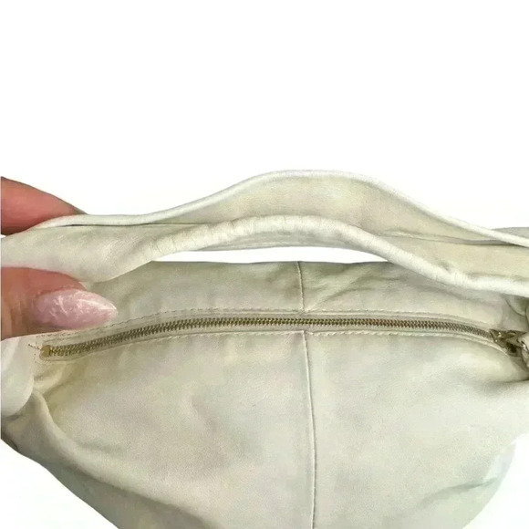 Bottega Benetta Double Knot Leather Handbag . - Picture 7 of 15